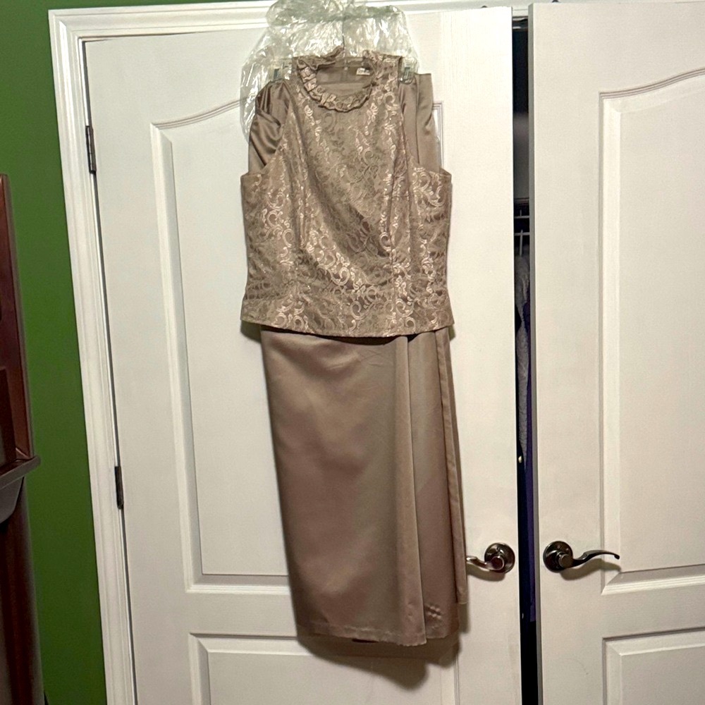 Chic Sleeveless Beige Wedding Dress